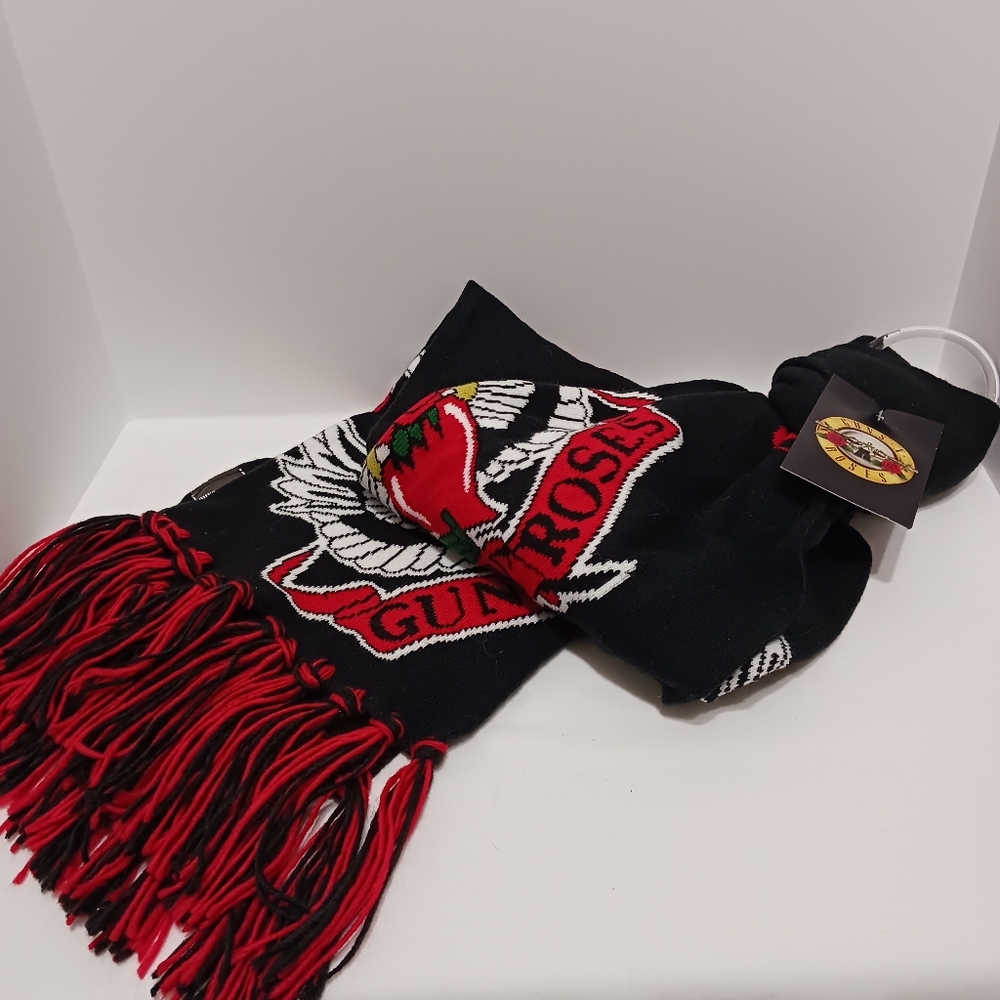 🌹🎶 NWT Guns n Roses Scarf